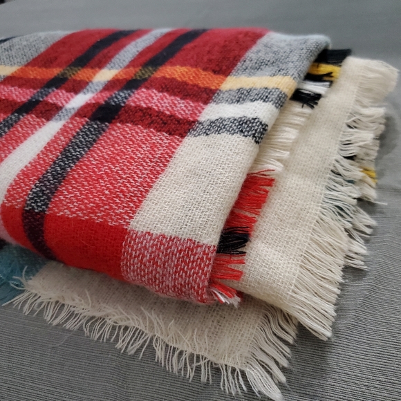 OSFM Blanket Scarf Plaid Tartan Fringes Oversized Wrap 100% Acrylic 51"× 52" - Picture 4 of 8